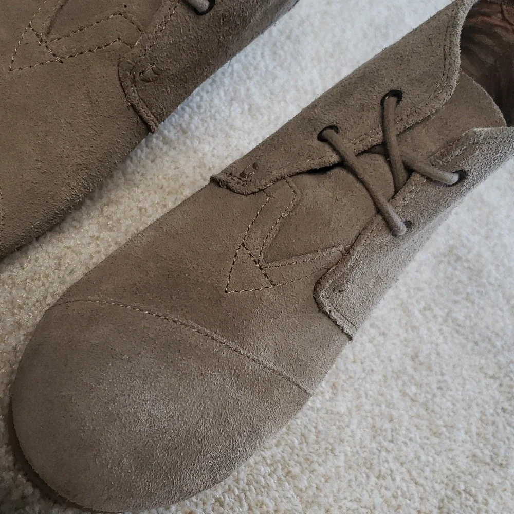 Tom's Kala suede wedge bootie Desert‎ Taupe lace-up